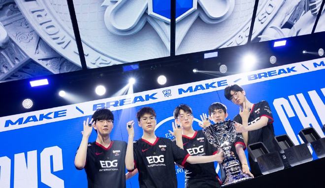 现出的拼搏 现出的拼搏